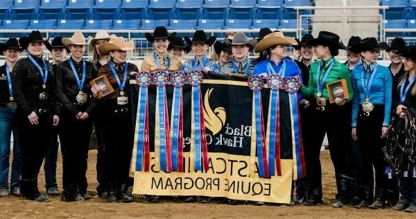 Group of Western riders st和ing with ribbons & 奖